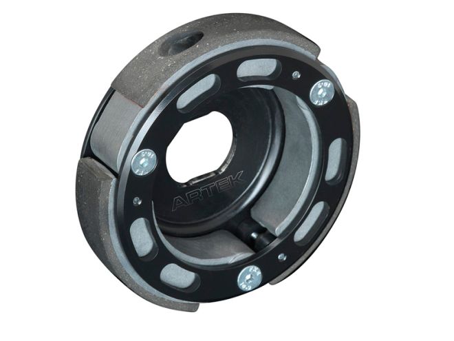 P10597 Artek propose ici l'embrayage K2 pour scooter avec moteur Minarelli. L'embrayage fait 107mm de diamètre et bénéficie de 3 mâchoires. Les réglages et le changement des ressorts se font sans démonter l'embrayage. Un embra