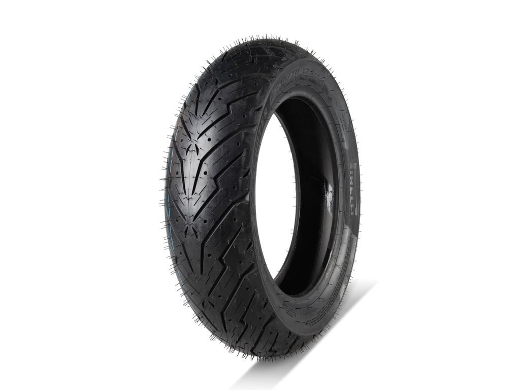 Tire Pirelli Angel Scooter - Pneu Pirelli Angel Cyclomoteur aractéristiques: Le Pirelli Angel offre de la mobilité urbaine Excellent confort, performances optimales sur sol mouillé et maniabilité pour la jungle urbaine Confort élevé grâce à l'action combinée de structures rigides et de la conception de la bande de roulement Nouveau composé avec un