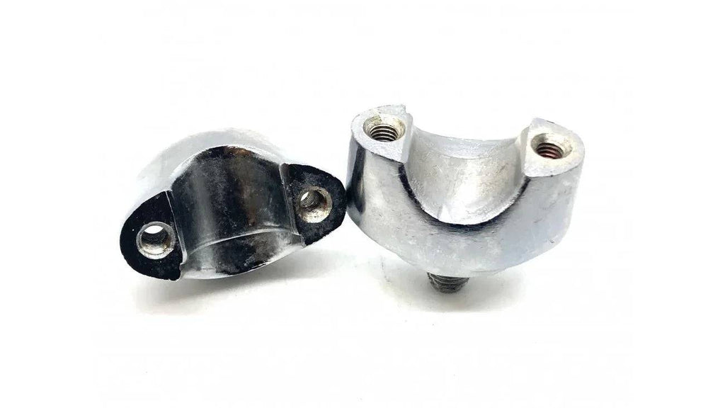 [37] SUPPORT INFÉRIEUR DE GUIDON (ENSEMBLE DE 2) RM9-3-2 (SCOOTTERRE OEM)