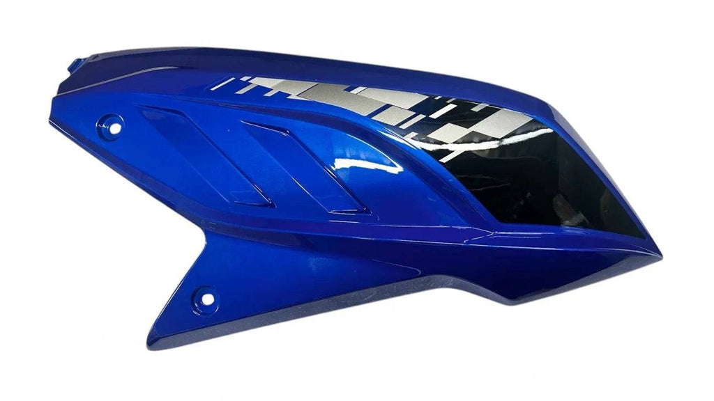 [18] COUVERT DE BOÎTIER DE BATTERIE BAS-DROIT BLEU SOJ-4-2-2 (SCOOTTERRE OEM)