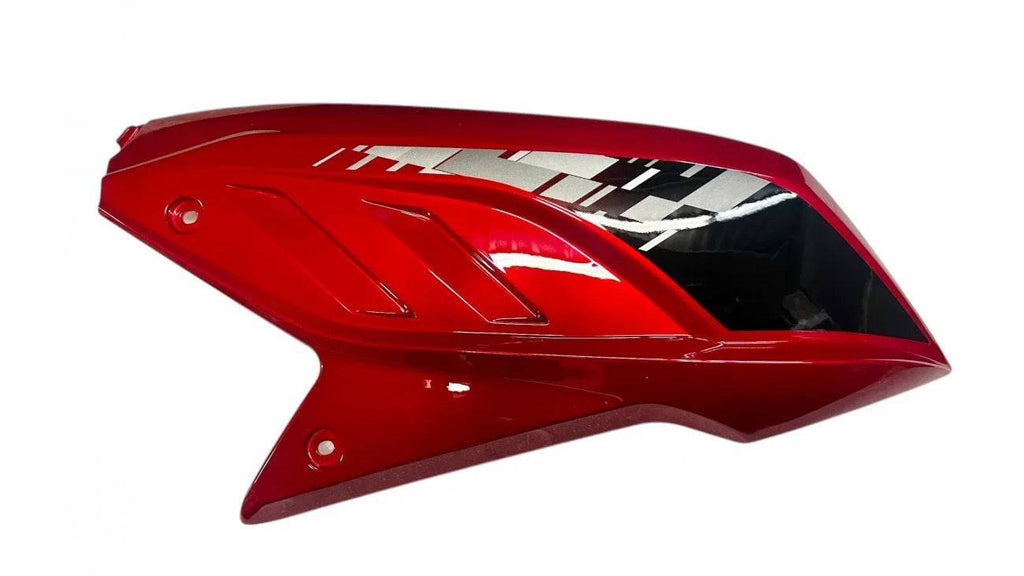 [18] COUVERT DE BOÎTIER DE BATTERIE BAS-DROIT ROUGE SOJ-5-2-2 (SCOOTTERRE OEM)