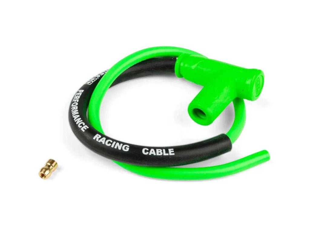 Ce câble haute tension de 50 cm intègre un fil de cuivre de 8 mm, entouré d’un revêtement en silicone isolant et renforcé par un treillis de fibres, assurant une protection efficace contre les arcs électriques, même en milieu humide. Il est également équipé d’un caoutchouc renforcé à positionner près du cylindre. Son revêtement extérieur en silicone coloré, siglé Stage6, ajoute une touche de style à votre deux-roues.