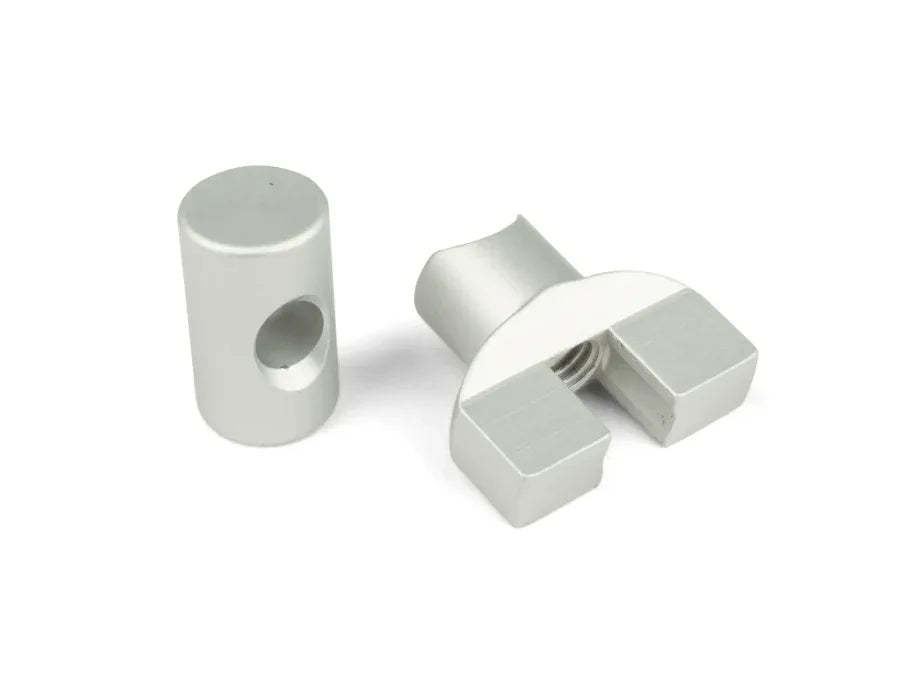 Universal brake cable adjuster for scooters and mopeds with drum brakes. With the colored tensioner set, you can not only adjust the brake cable precisely, but also add a touch of customizing to your two-wheeler.